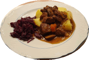 Boeuf Bourguignon mit Rotkohl und Kartoffeln
