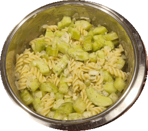 Nudeln mit Gurkensoße