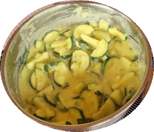 Zucchiniin Käsesoße